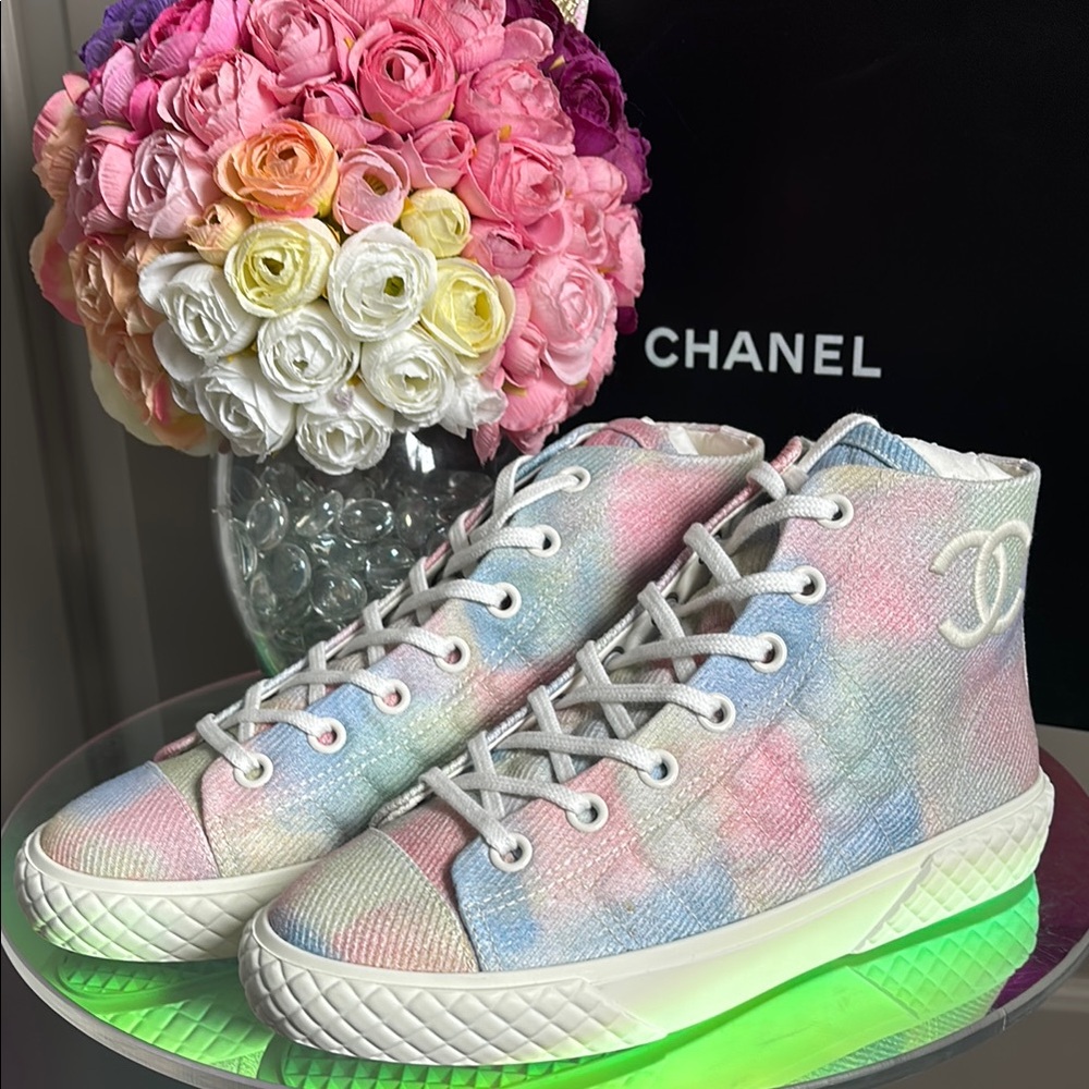 🫧CHANEL🫧🌈⭐️HOST PICK⭐️📣📣Pastel High-Top Sneakers 38.5